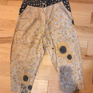 Market of Stars Sunflower Linen Blend Lounge Pants – Celestial Bee Print medium